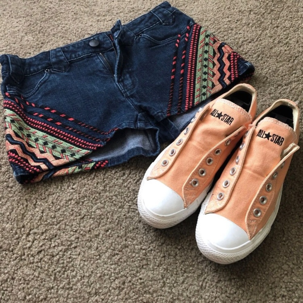 Size 7.5 converse